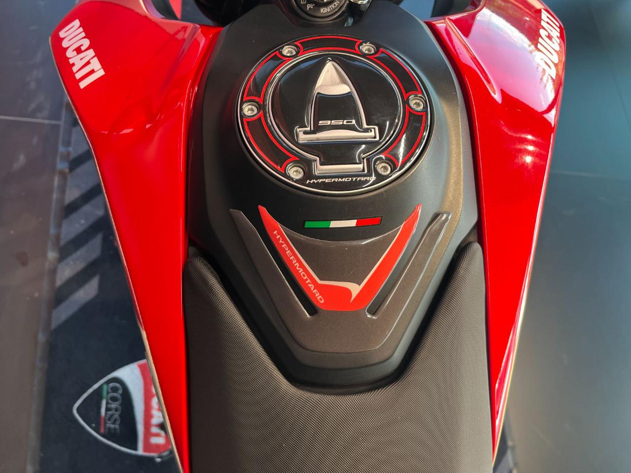 DUCATI Hypermotard 950 RED - 9