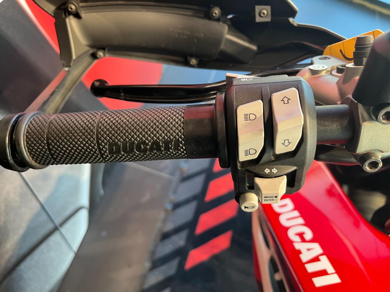 DUCATI Hypermotard 950 RED - 11