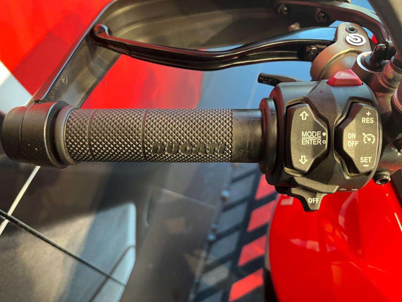 DUCATI MULTISTRADA V4 RED - 11