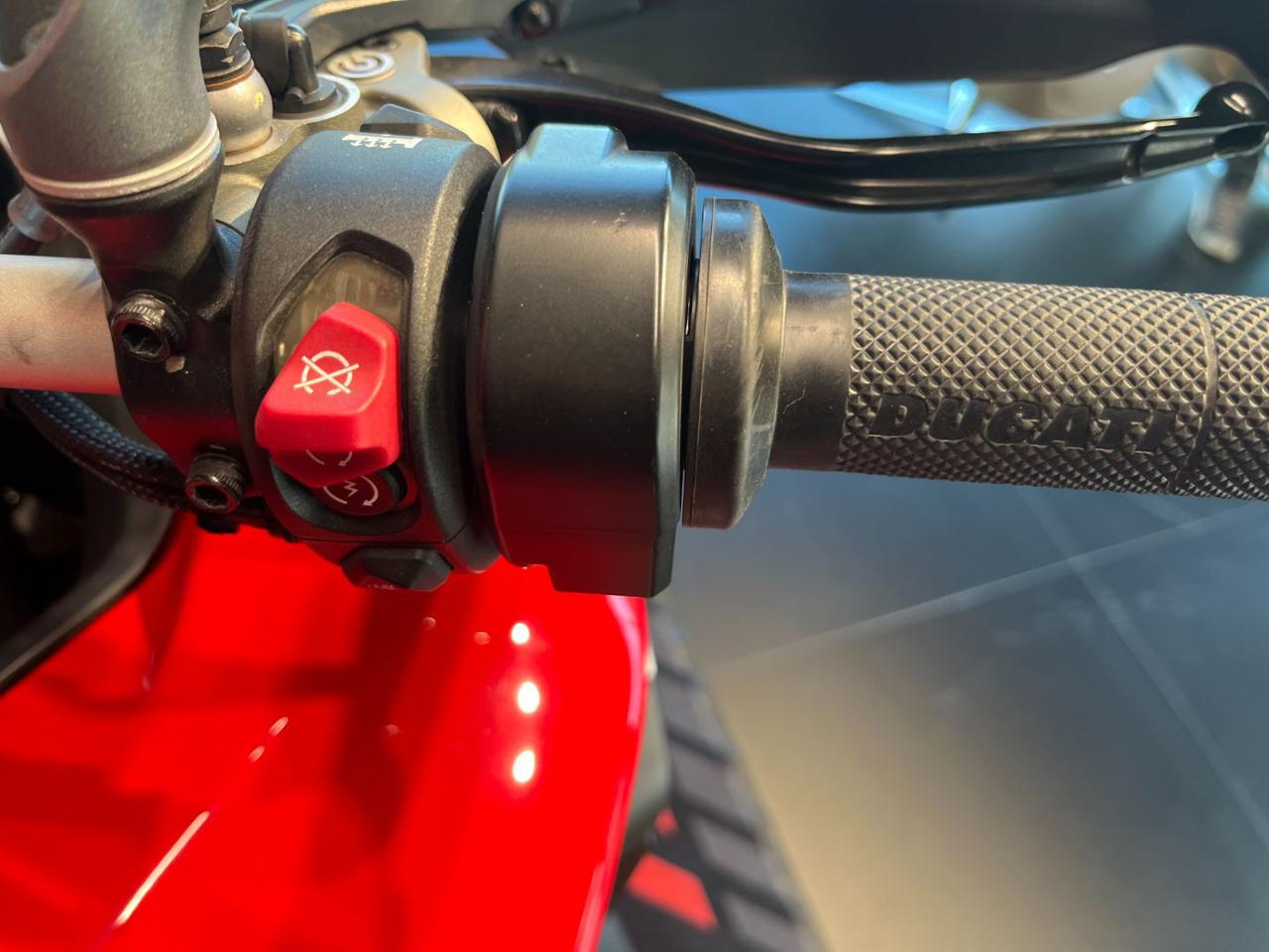 DUCATI MULTISTRADA V4 RED - 10
