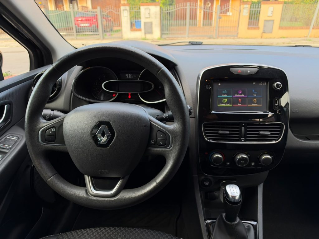 RENAULT Clio dCi 8V 75 CV 5 porte Moschino Intens - 9