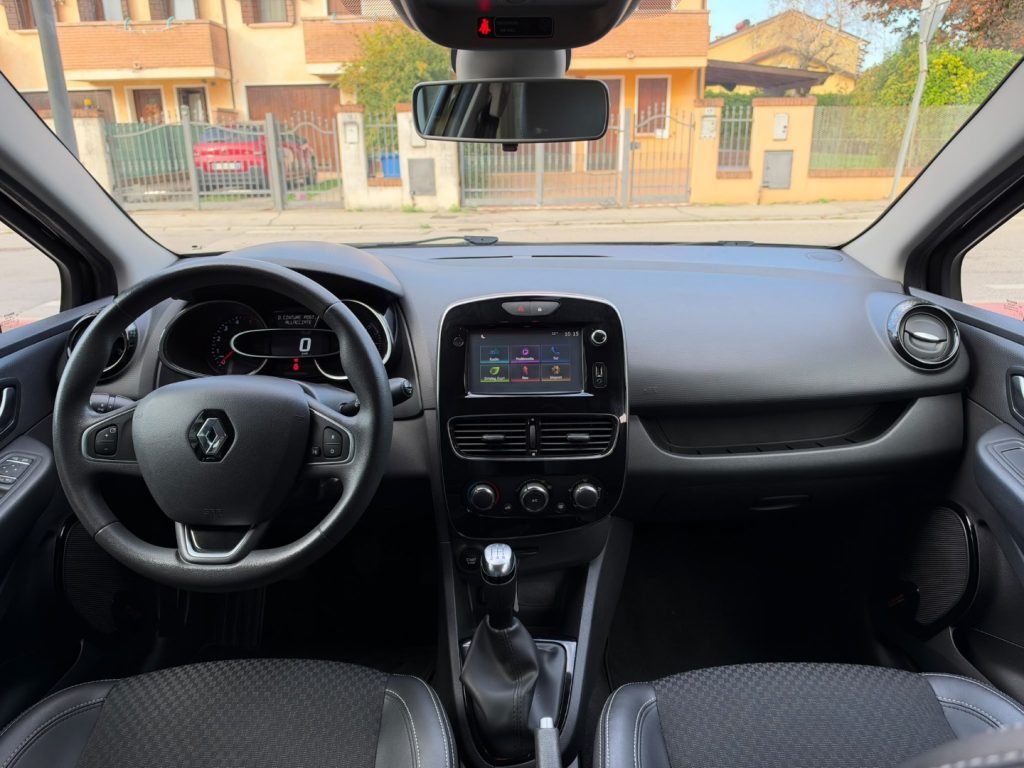 RENAULT Clio dCi 8V 75 CV 5 porte Moschino Intens - 10