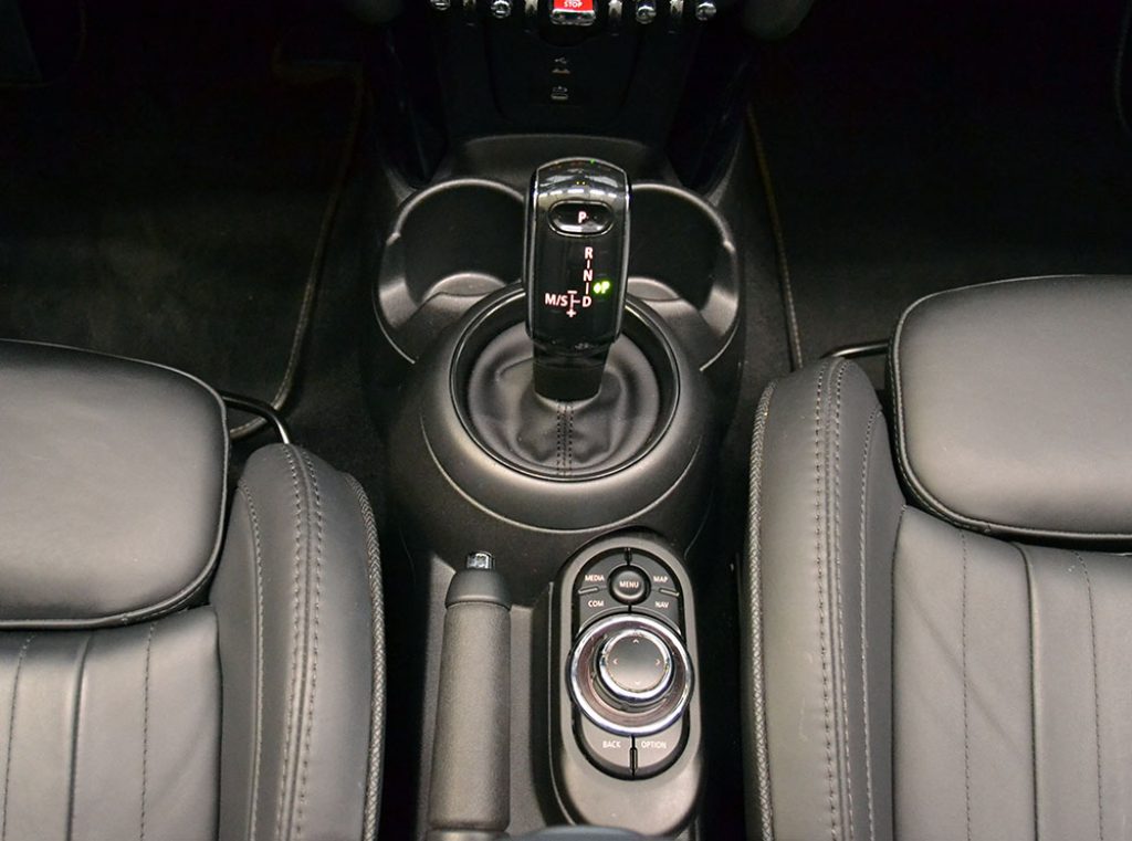 MINI Cooper S Cabrio 2.0 Yours Automatica Cabrio-HUD-Pelle-Cerchi 18 - 12