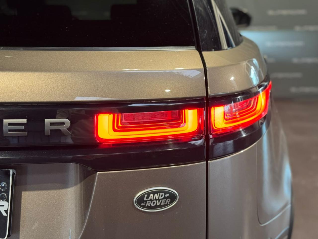 LAND ROVER Range Rover Velar 2.0D I4 240 CV R-Dynamic S - 6