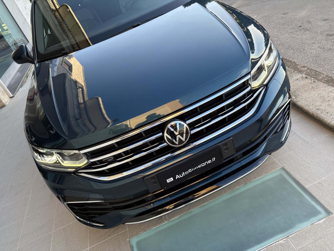 VOLKSWAGEN Tiguan 2.0 TDI 150 CV SCR DSG R-Line CERCHI DA 20 - 33