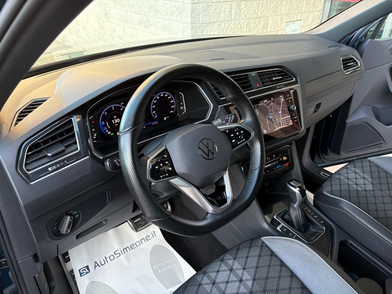 VOLKSWAGEN Tiguan 2.0 TDI 150 CV SCR DSG R-Line CERCHI DA 20 - 12
