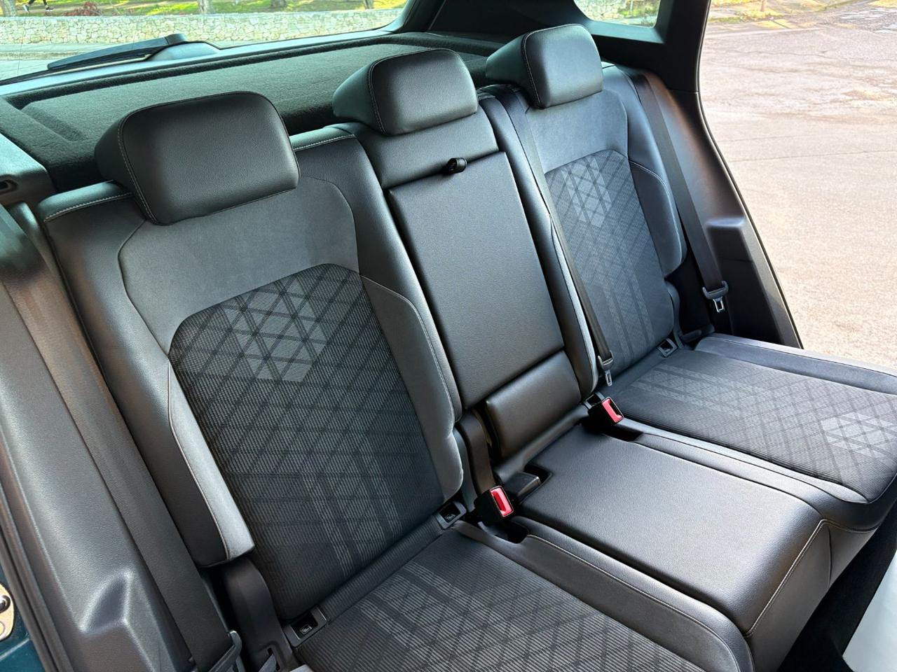 VOLKSWAGEN Tiguan 2.0 TDI 150 CV SCR DSG R-Line CERCHI DA 20 - 20