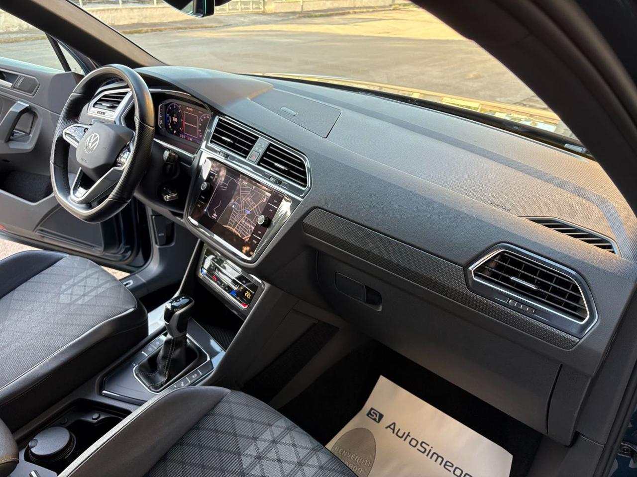 VOLKSWAGEN Tiguan 2.0 TDI 150 CV SCR DSG R-Line CERCHI DA 20 - 14
