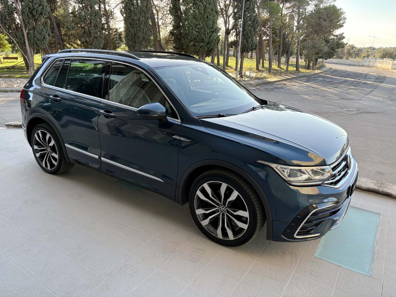 VOLKSWAGEN Tiguan 2.0 TDI 150 CV SCR DSG R-Line CERCHI DA 20 - 3