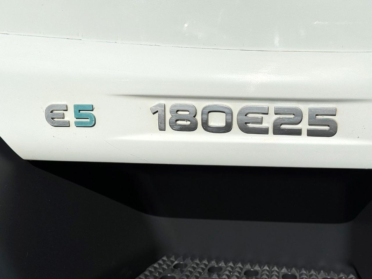 IVECO EUROCARGO 180E25K - 11