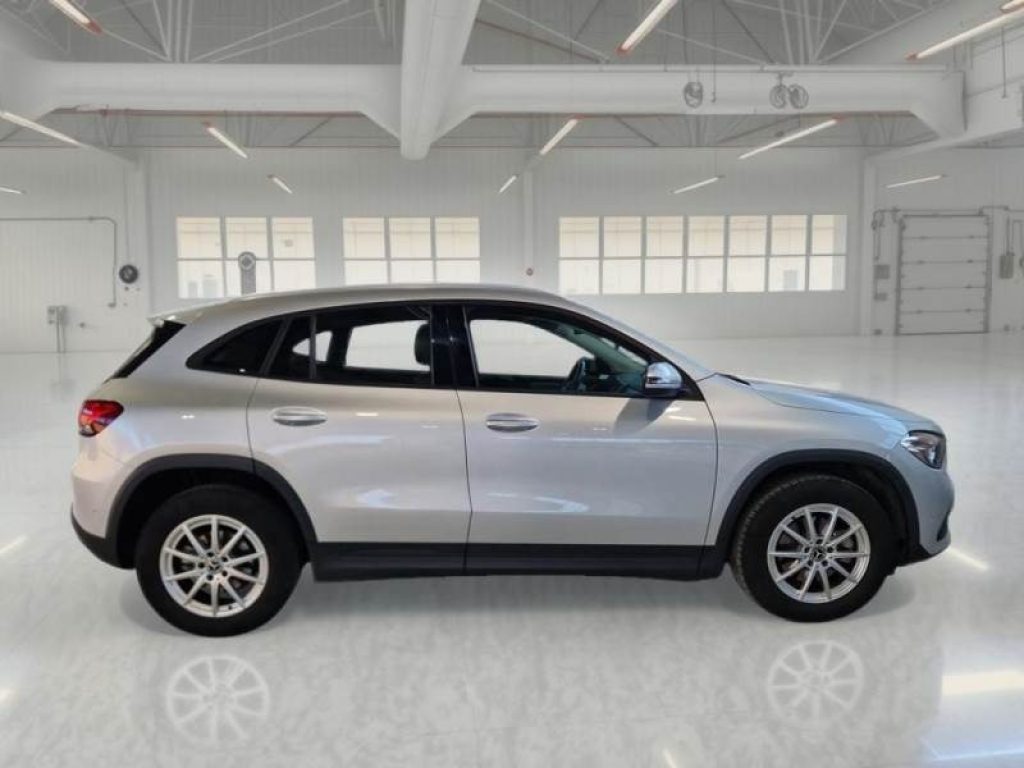 MERCEDES-BENZ GLA 200 Automatic Business Extra - 4