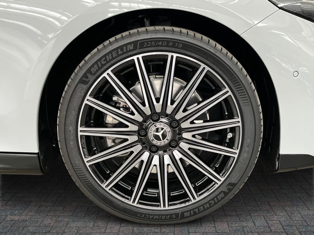 MERCEDES-BENZ CLA 250 + EQ - 8