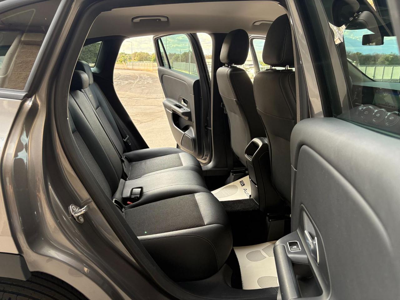 MERCEDES-BENZ GLA 180 d Automatic Business Extra - 11