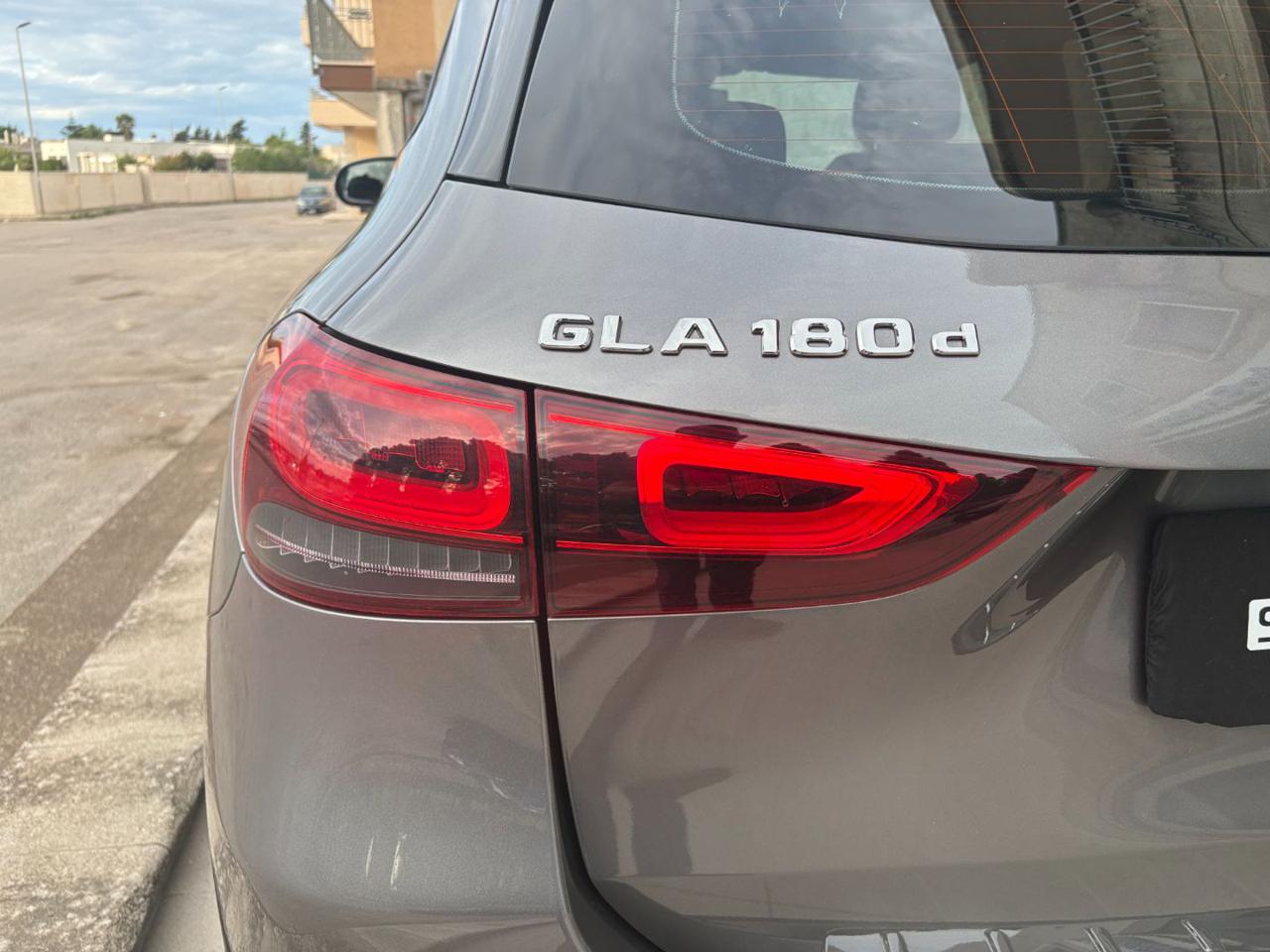 MERCEDES-BENZ GLA 180 d Automatic Business Extra - 25