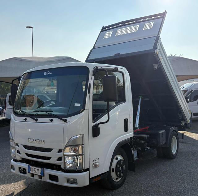 ISUZU M21 Bianco pastello
