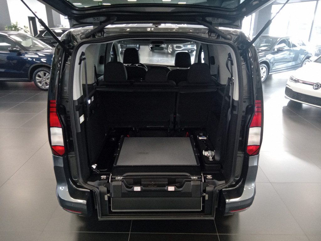 Clicca per ingrandire Caddy - 1.5 TSI 116 CV DSG ALL. FOCACCIA TR. DISABILI