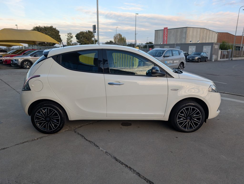 LANCIA Ypsilon 1.0 FireFly 5 porte S&S Hybrid Gold - 4