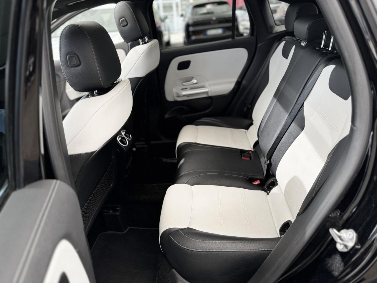 MERCEDES-BENZ GLA 200 d Premium AMG (Night Pack/Tetto Pan./Full Led) - 15
