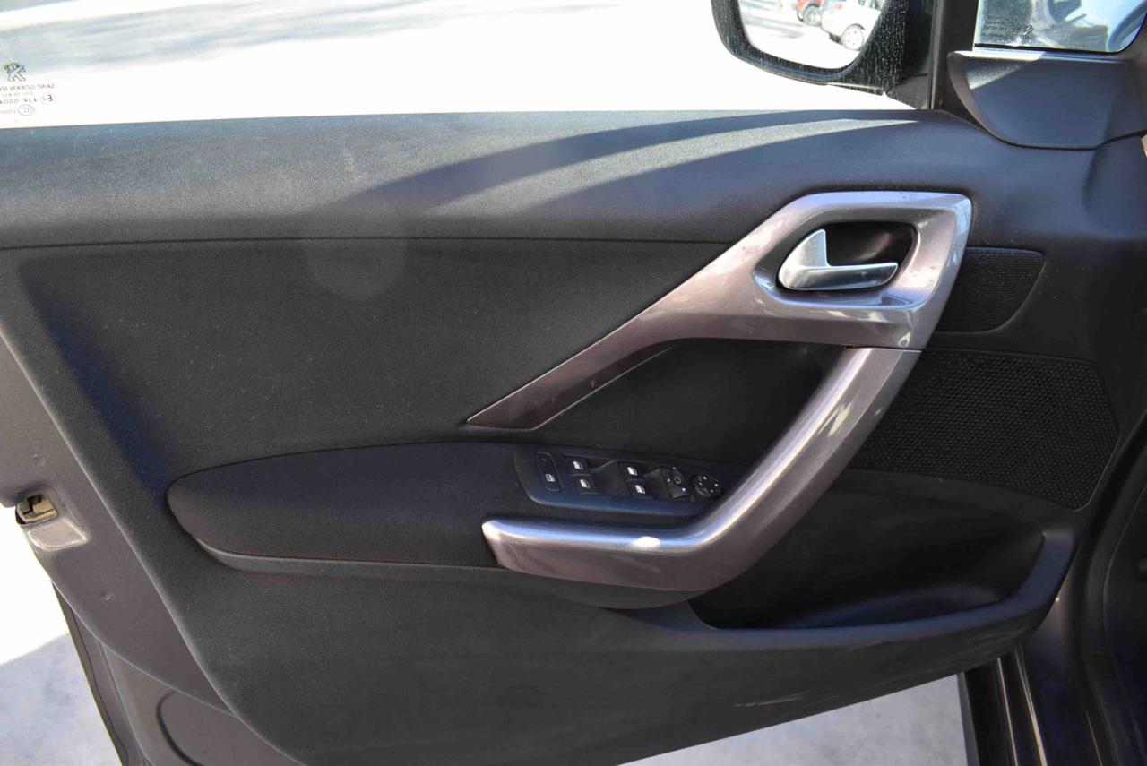 PEUGEOT 2008 1° serie PureTech 82 Allure - 6