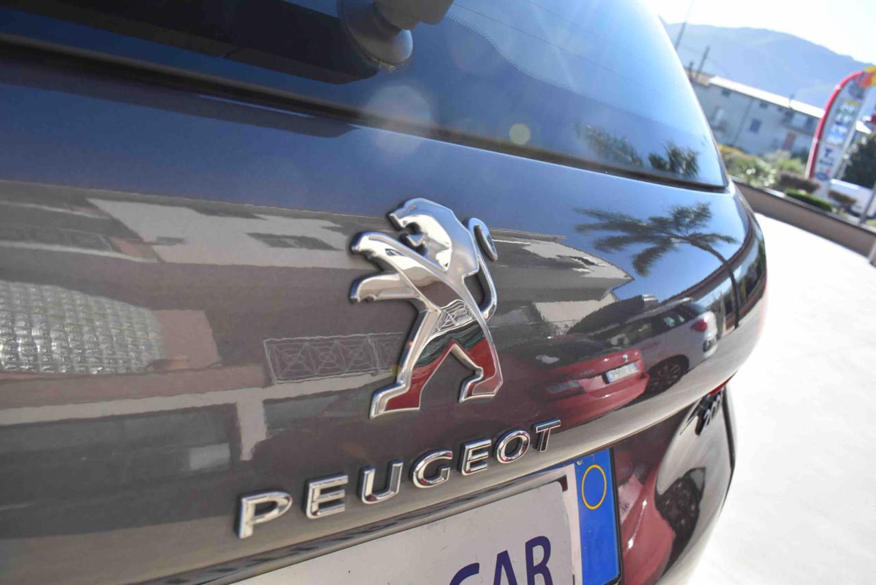 PEUGEOT 2008 1° serie PureTech 82 Allure - 16