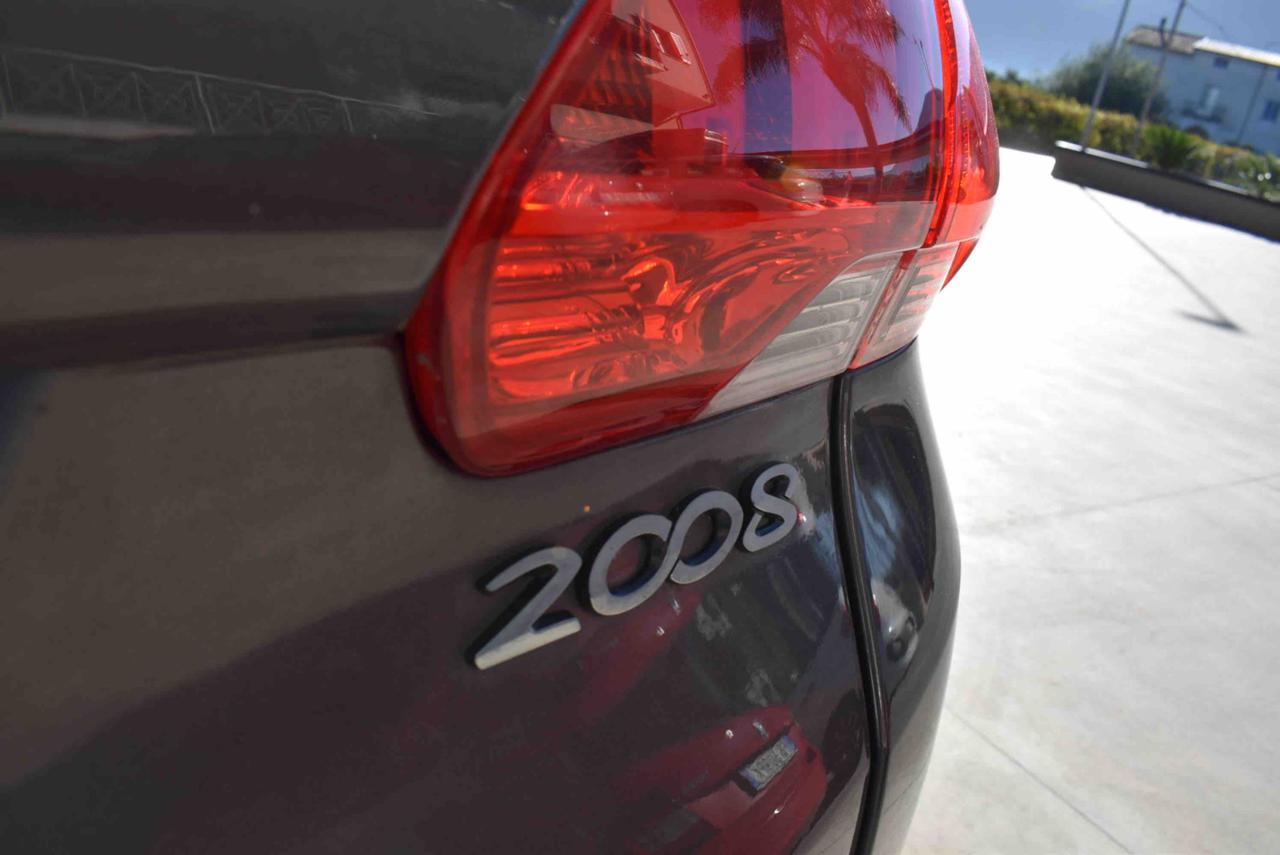 PEUGEOT 2008 1° serie PureTech 82 Allure - 17