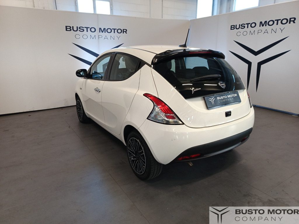 LANCIA Ypsilon Ypsilon 1.0 firefly hybrid Gold s&s 70cv 5p.ti - 6
