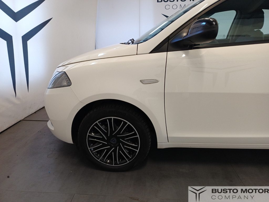 LANCIA Ypsilon Ypsilon 1.0 firefly hybrid Gold s&s 70cv 5p.ti - 7