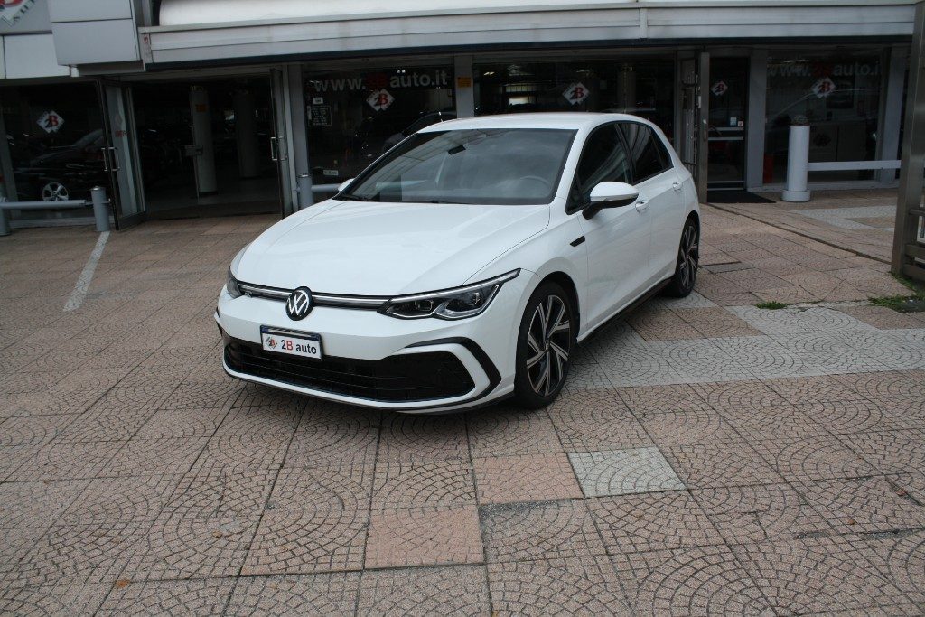 2B Auto ||| VOLKSWAGEN Golf 1.5 eTSI 130 CV EVO ACT DSG R-Line in vendita a Nova Milanese