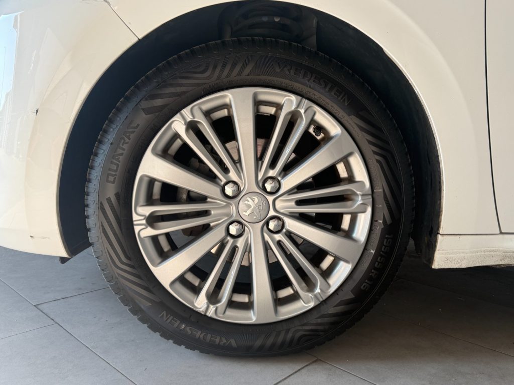 PEUGEOT 208 1° serie PureTech 82 5 porte Allure - 8