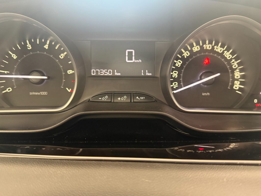 PEUGEOT 208 1° serie PureTech 82 5 porte Allure - 13