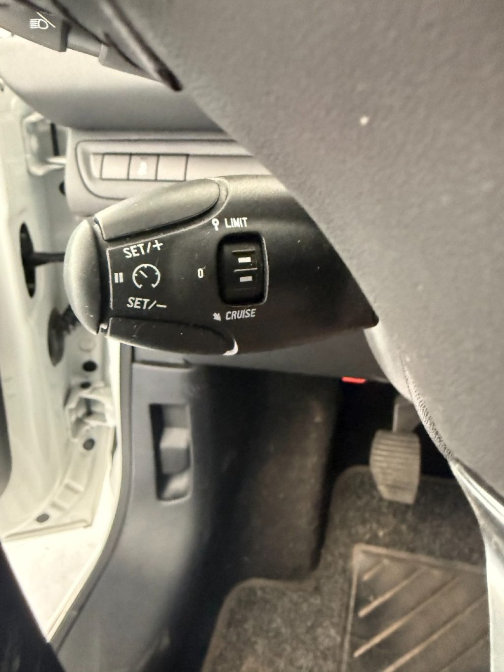 PEUGEOT 208 1° serie PureTech 82 5 porte Allure - 19