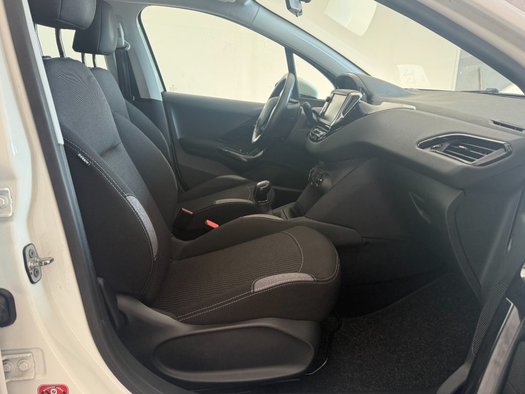 PEUGEOT 208 1° serie PureTech 82 5 porte Allure - 21