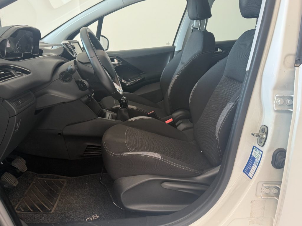 PEUGEOT 208 1° serie PureTech 82 5 porte Allure - 23