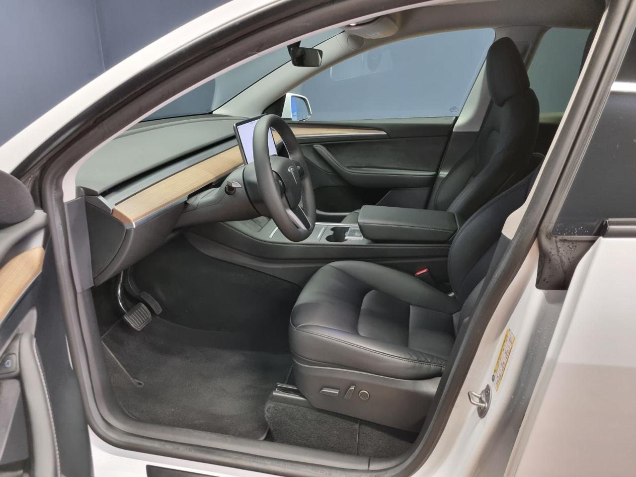 TESLA Model Y RWD - 8