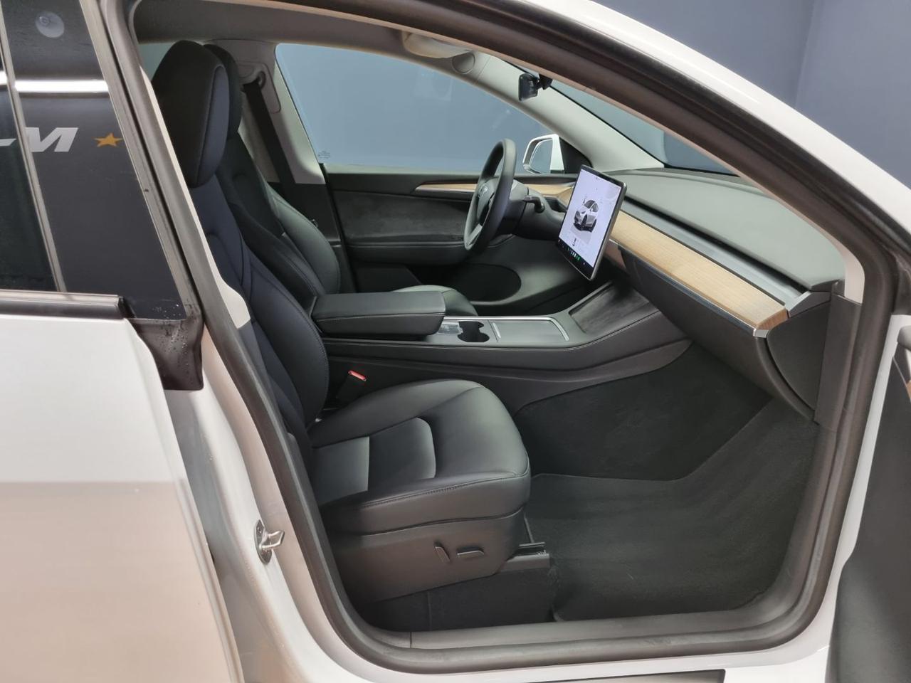TESLA Model Y RWD - 9