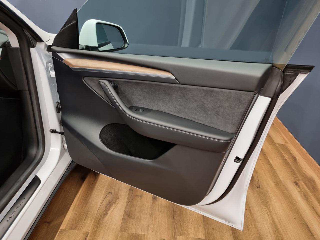 TESLA Model Y RWD - 21
