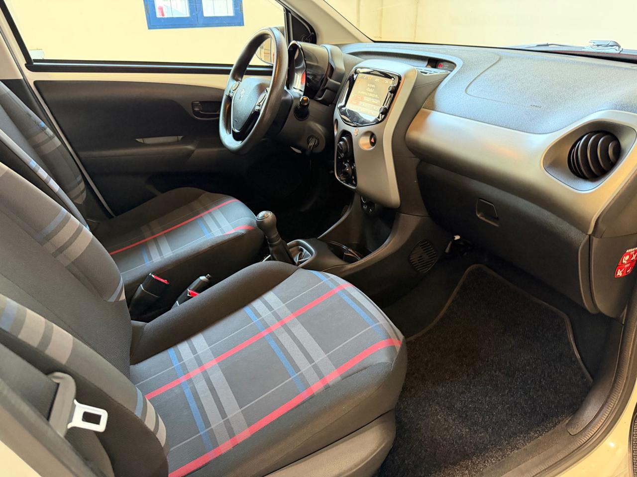 PEUGEOT 108 VTi 68 5 porte Allure TOP! - 14