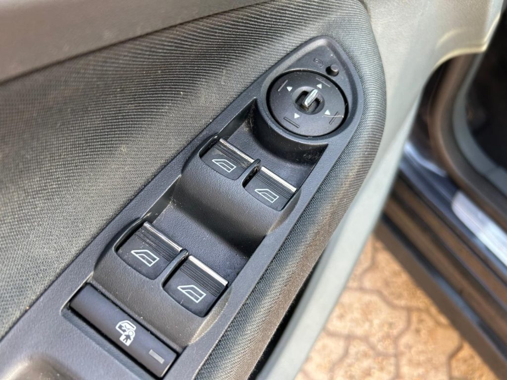 FORD C-Max 1.6 TDCi 115CV *NELLO STATO IN CUI SI TROVA - 21