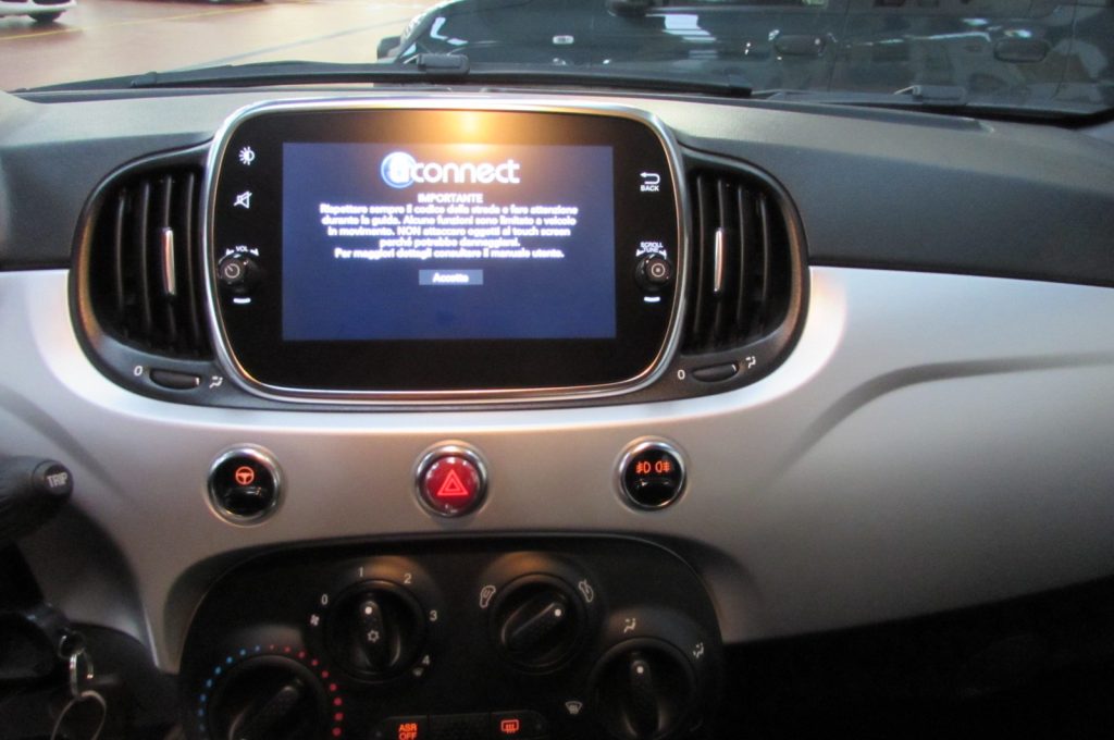 FIAT 500 1.0 Hybrid Connect - 11