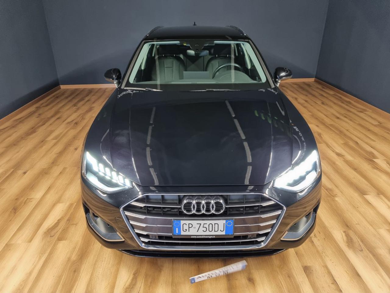 AUDI A4 Avant 30 TDI/136 CV S tronic Business Advanced - 31