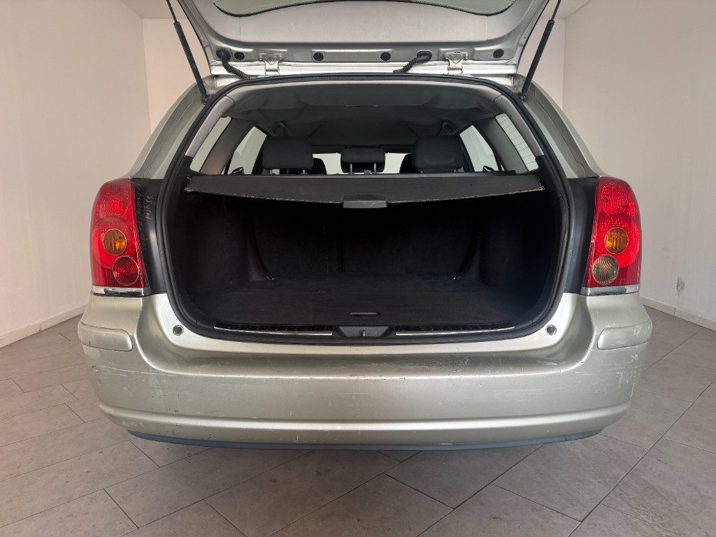 TOYOTA Avensis 1.8i 16V cat Station Wagon Euro - 7