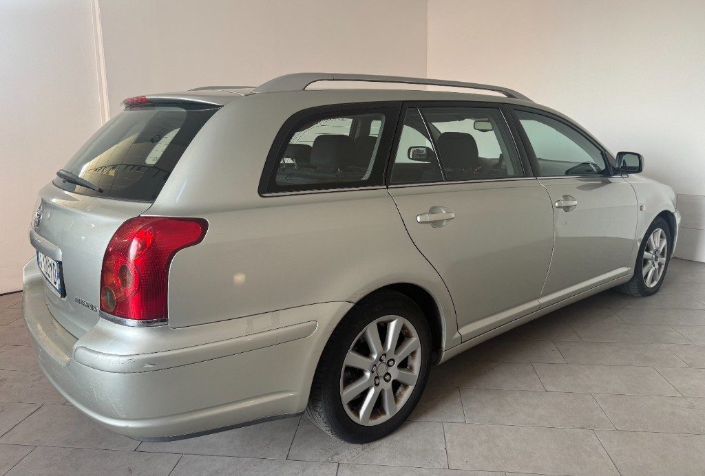 TOYOTA Avensis 1.8i 16V cat Station Wagon Euro - 6