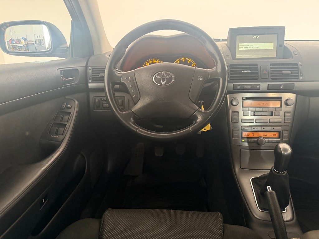 TOYOTA Avensis 1.8i 16V cat Station Wagon Euro - 9