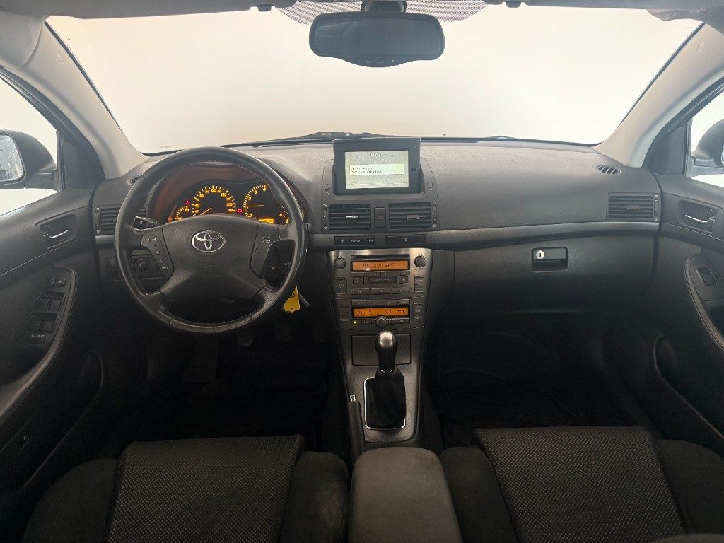 TOYOTA Avensis 1.8i 16V cat Station Wagon Euro - 11