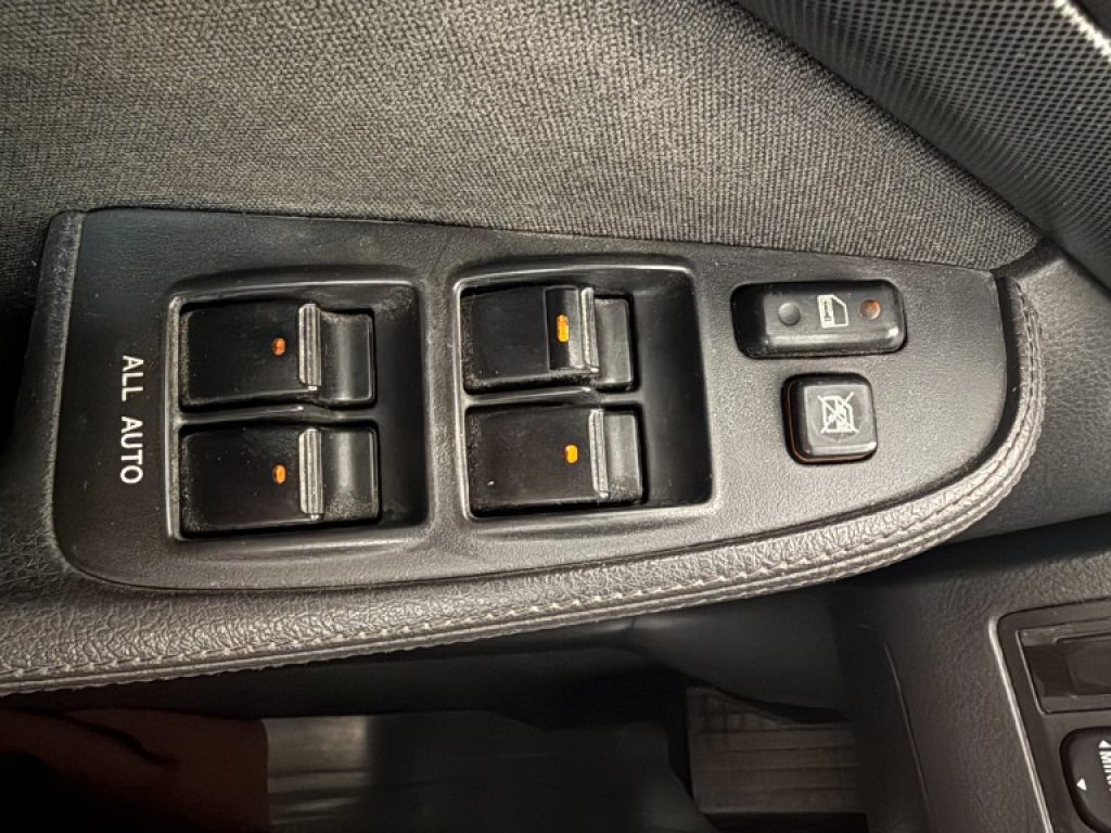 TOYOTA Avensis 1.8i 16V cat Station Wagon Euro - 13