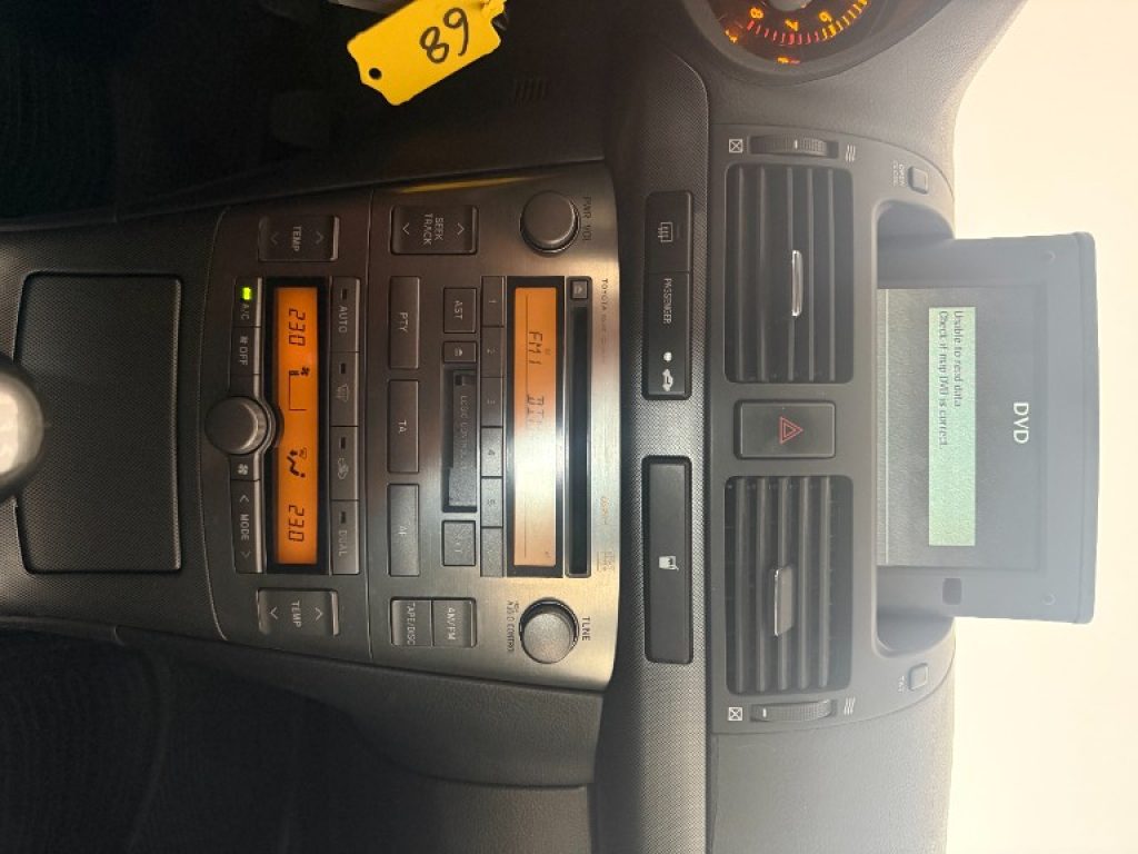 TOYOTA Avensis 1.8i 16V cat Station Wagon Euro - 17