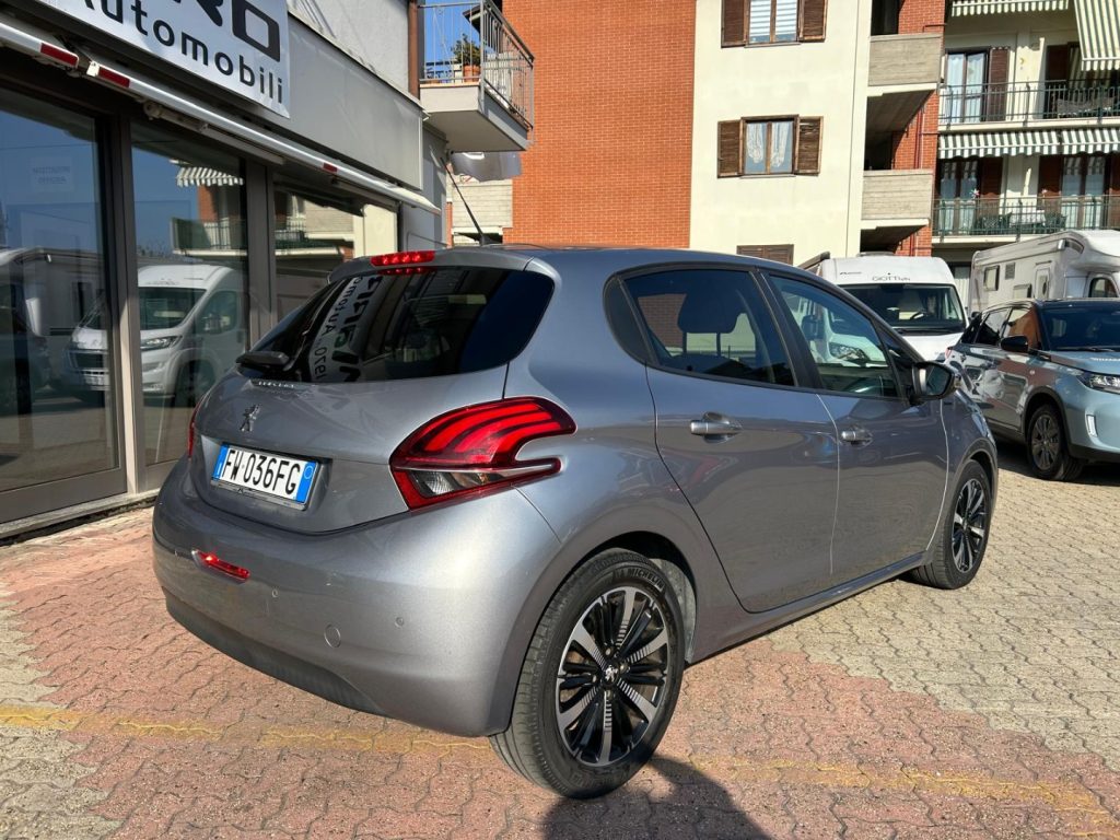 PEUGEOT 208 BlueHDi 100 S&S 5P Signature - 5