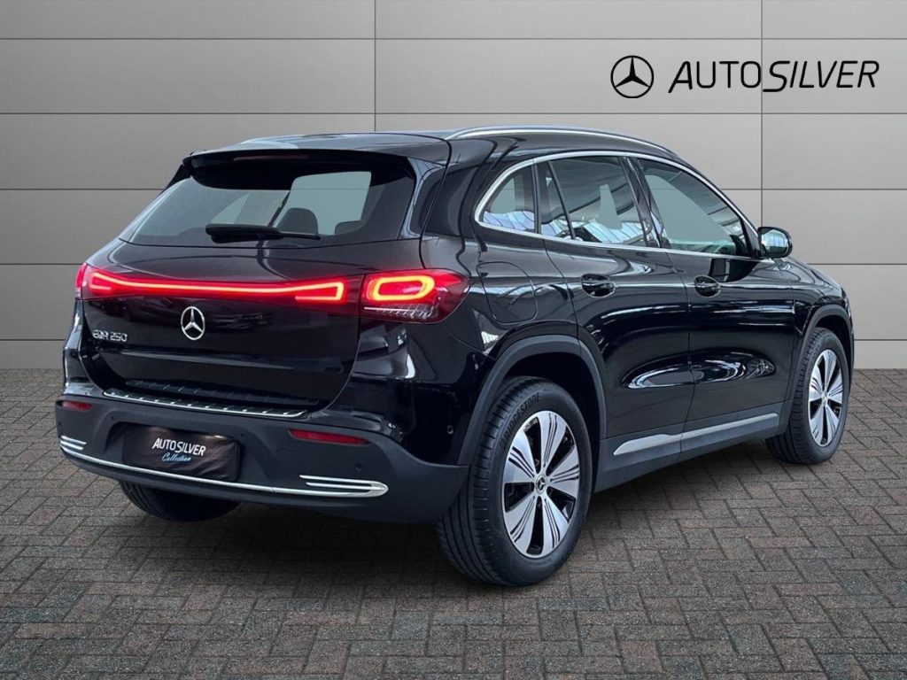 MERCEDES-BENZ EQA 250 Sport - 2
