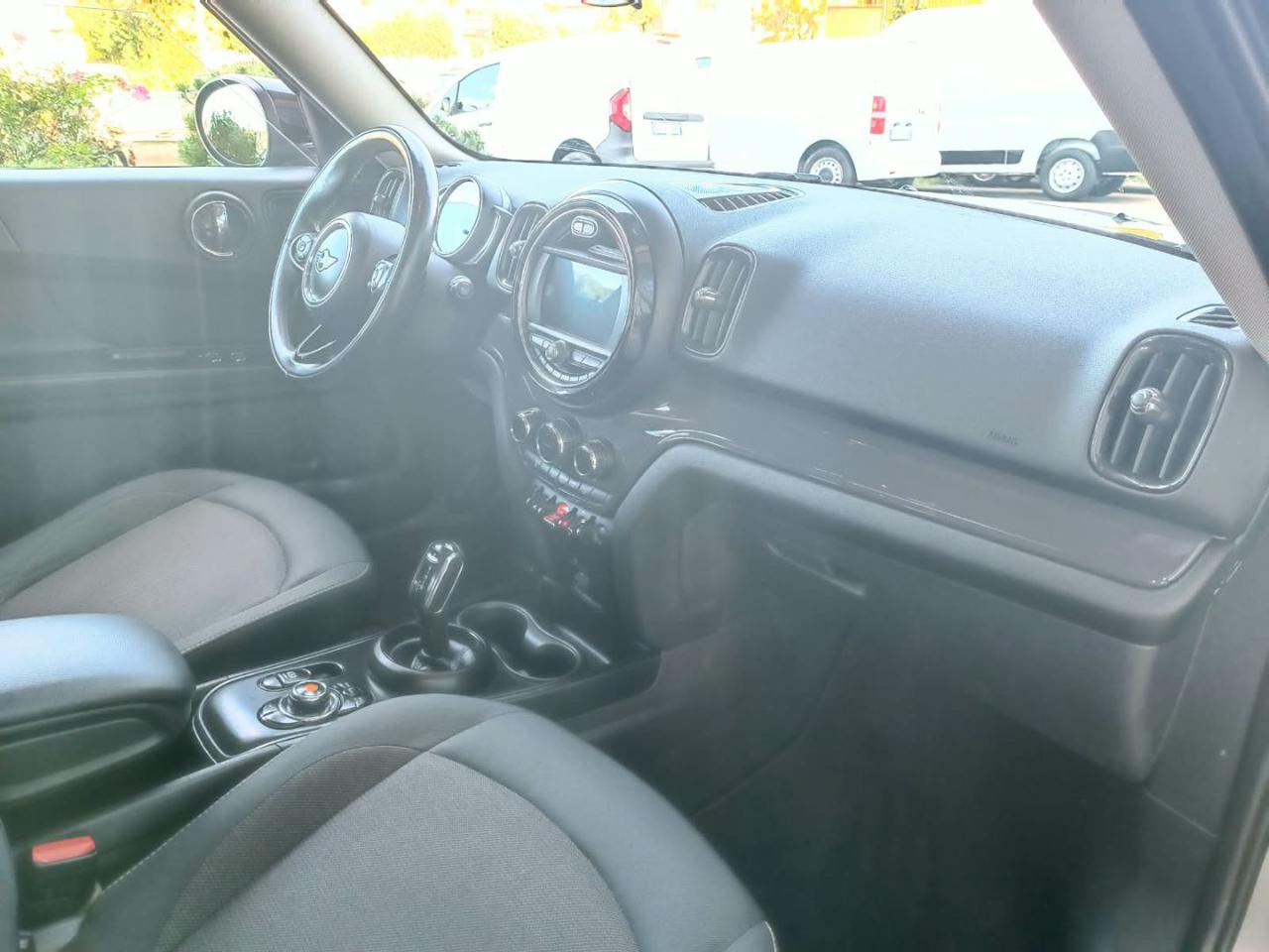 MINI Countryman 2.0 Cooper D Hype Countryman - 17