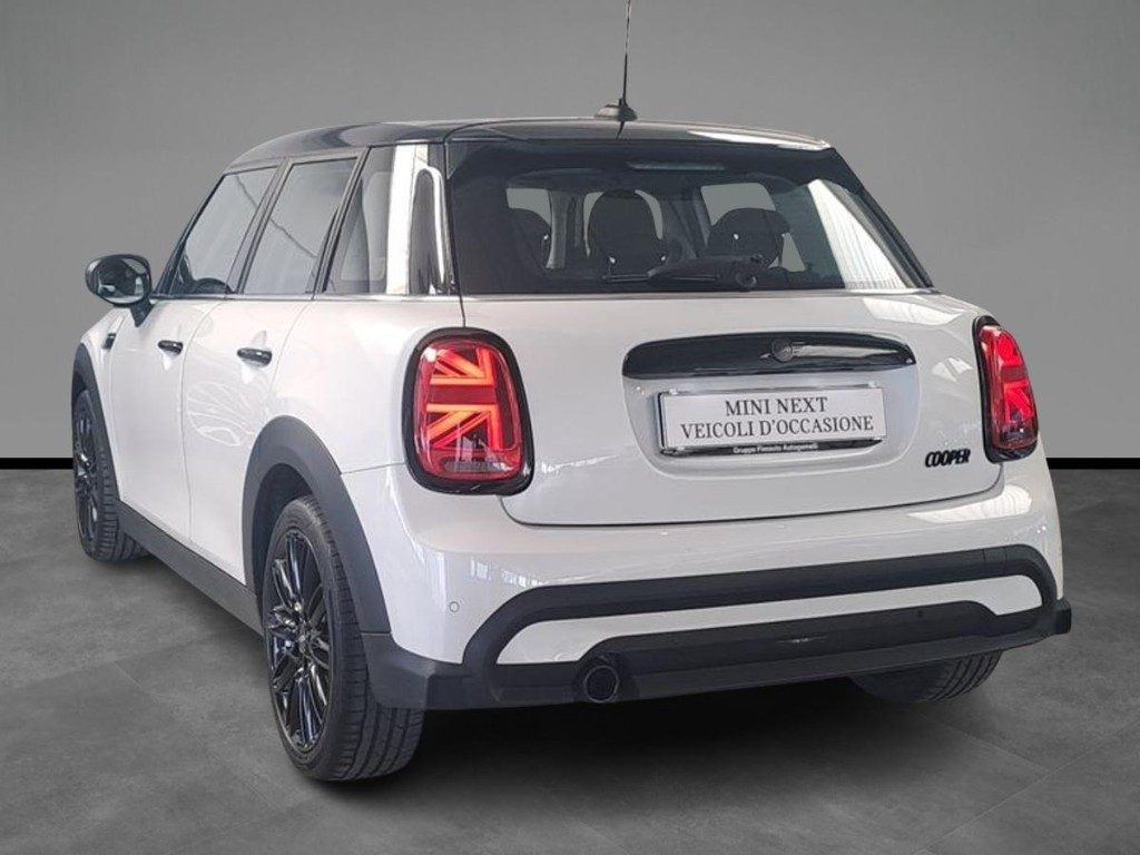 MINI Cooper 1.5 Cooper Camden 5 porte Pacchetto Premium Aut. - 4